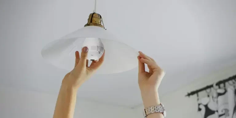 Do Light Bulb Cameras Work When the Light is Off?