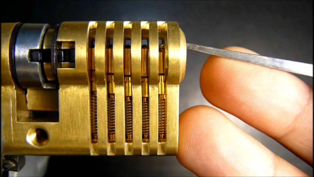 Can Lockpicking Leave Traces?